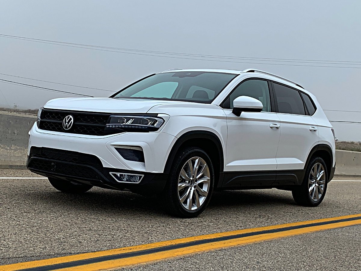 2022 Volkswagen Taos White Front Quarter View