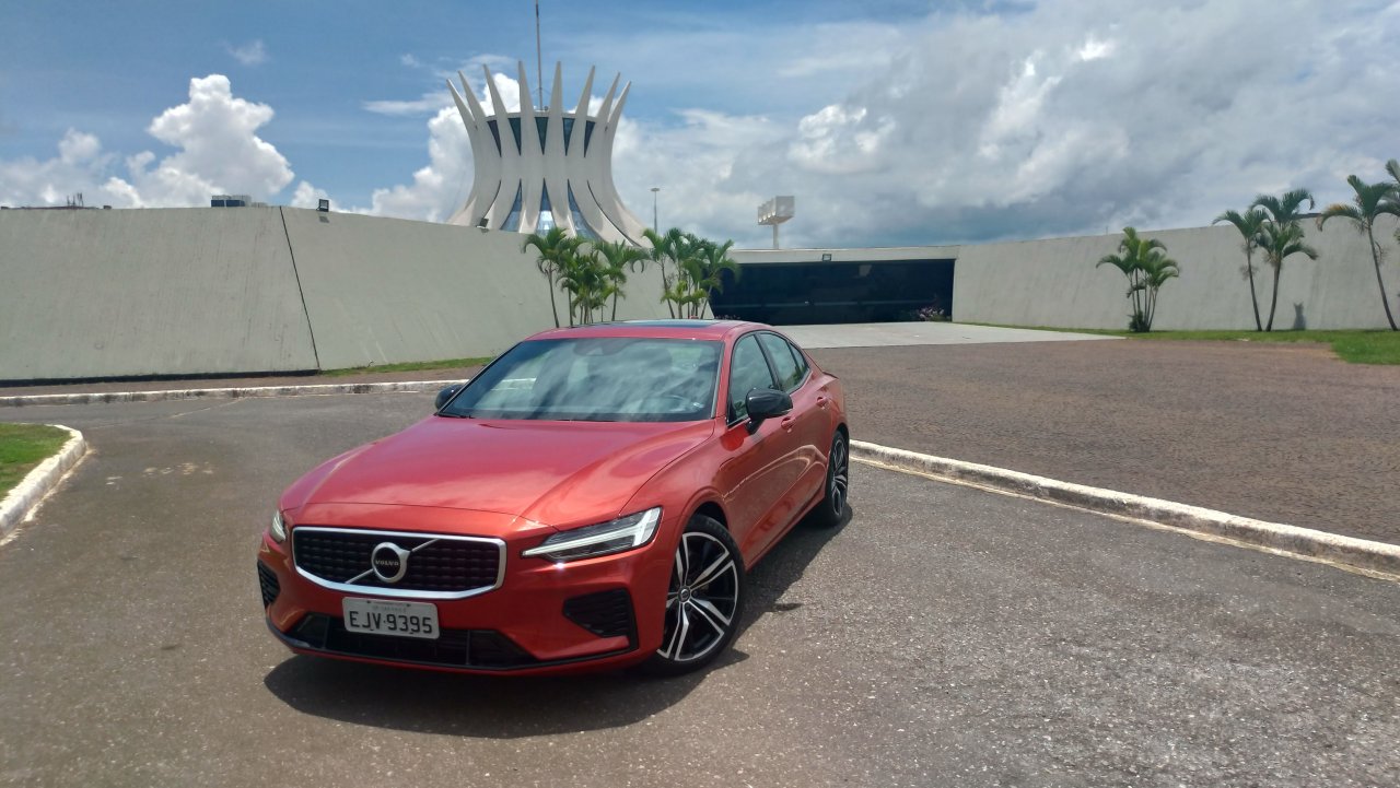 Testamos o Volvo S60 R-Design, uma obra prima da engenharia sueca