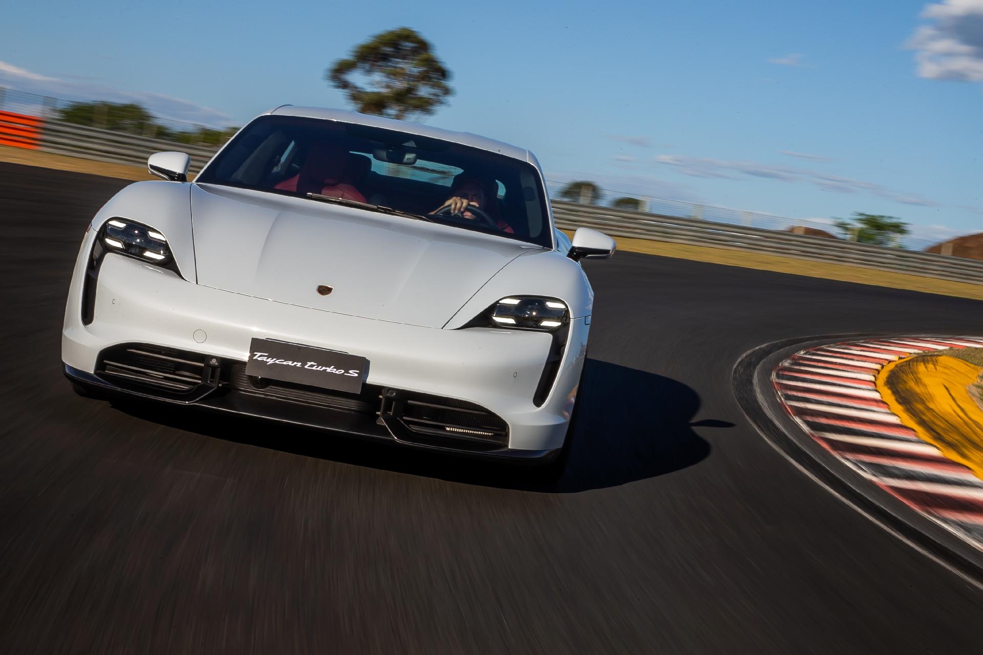 Porsche Taycan Turbo S - Divulgação