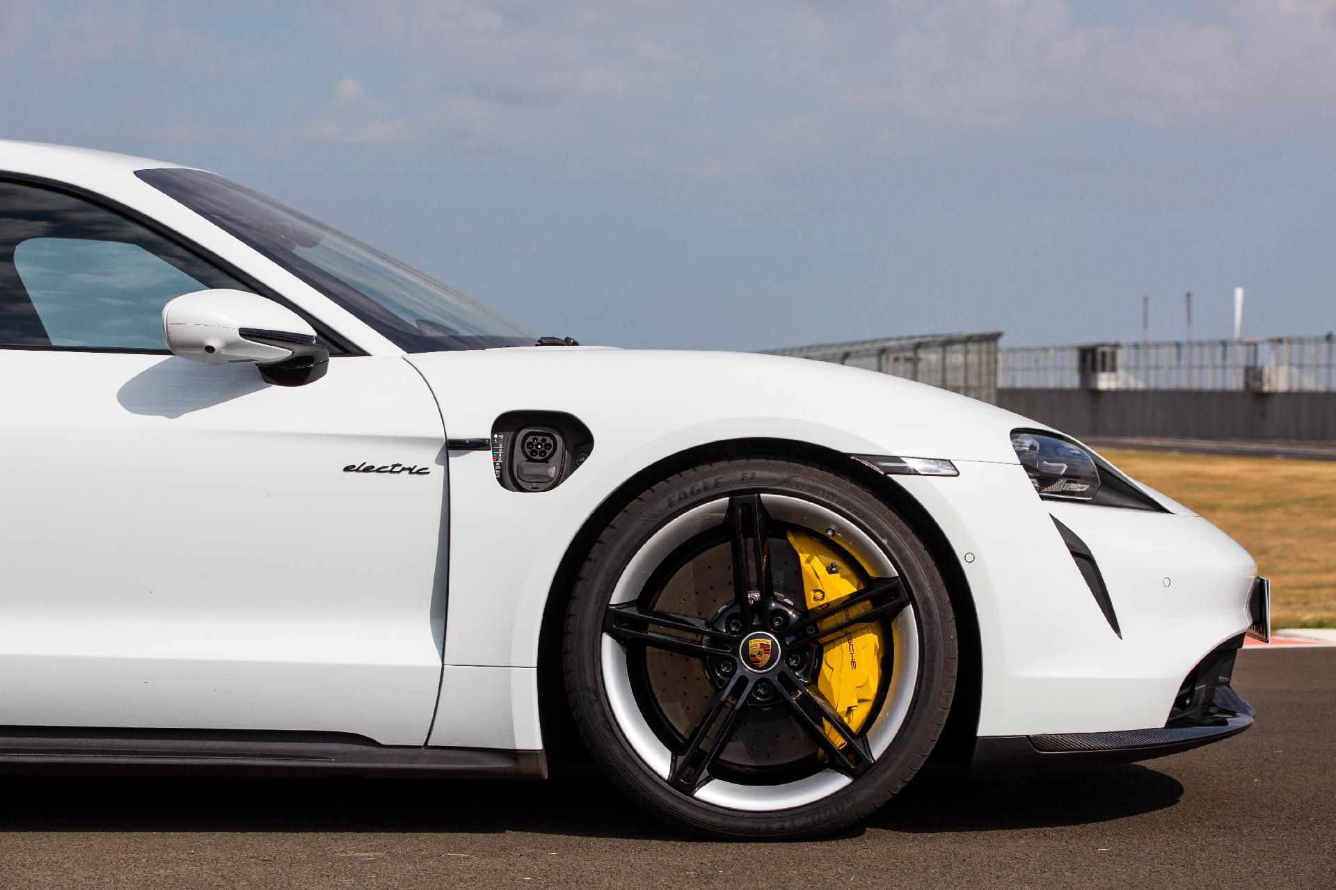 Porsche Taycan Turbo S - Divulgação