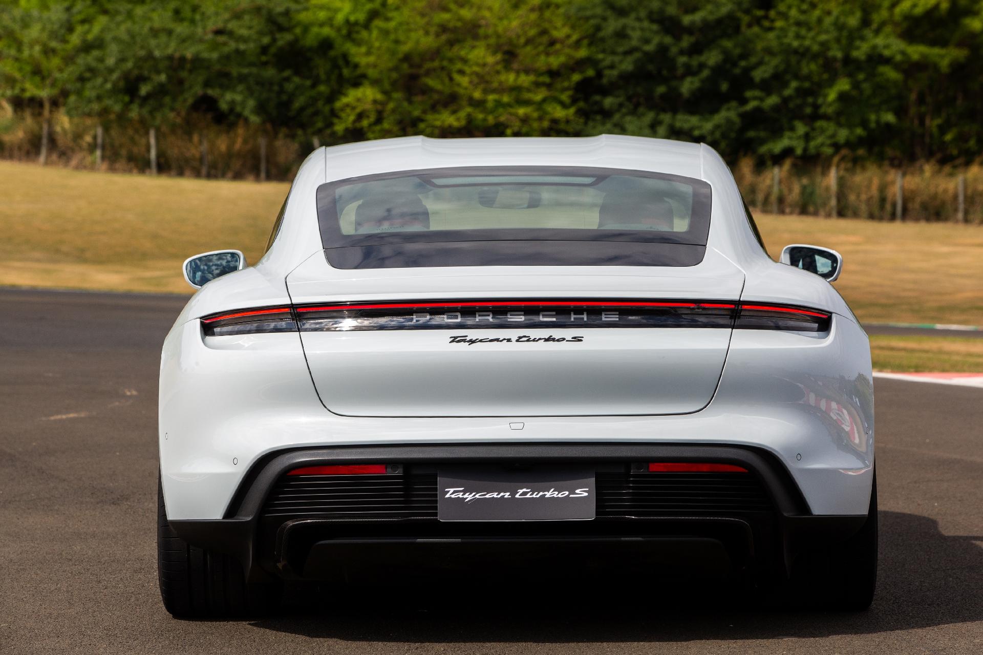 Porsche Taycan Turbo S - Divulgação