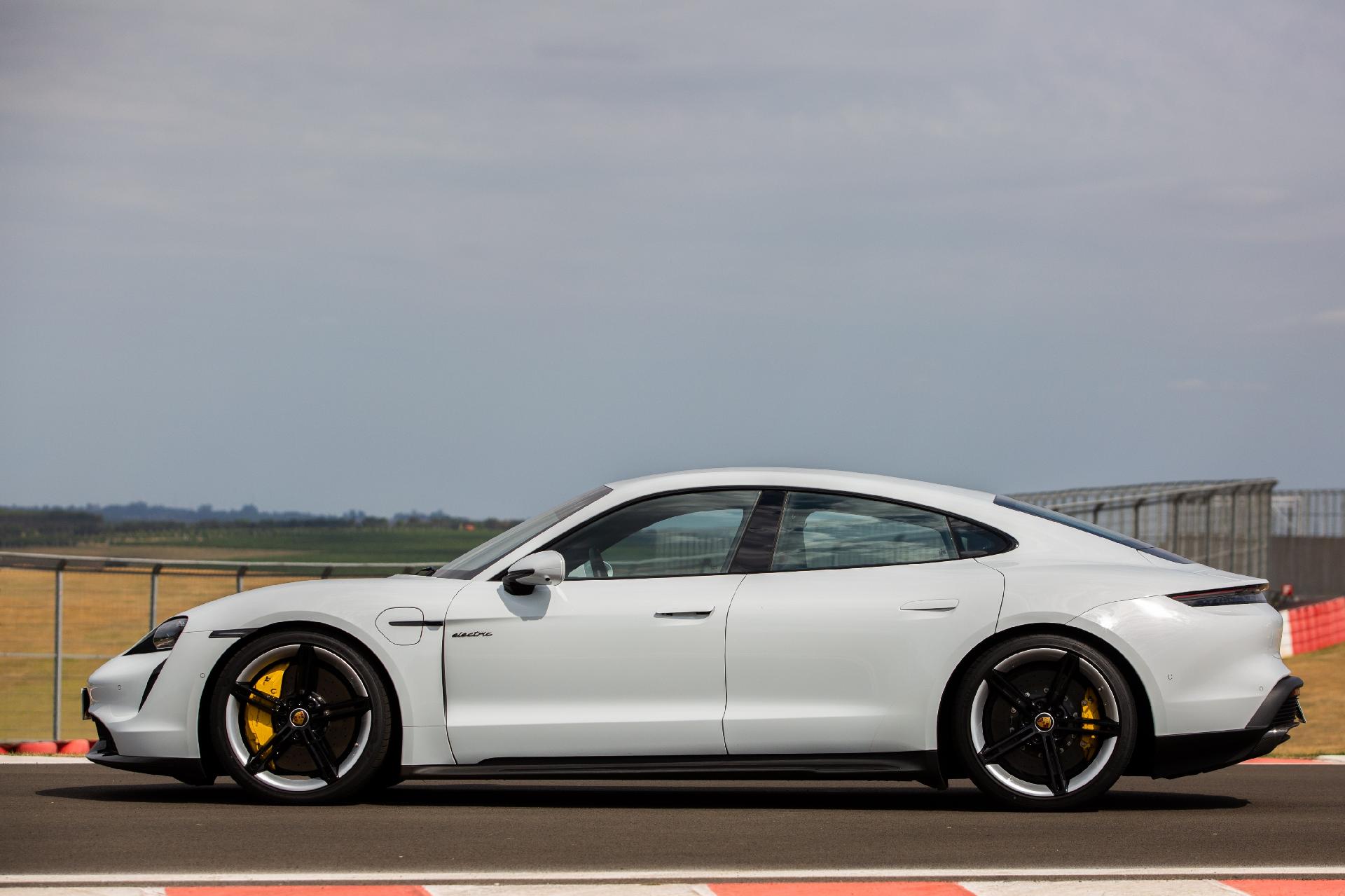 Porsche Taycan Turbo S - Divulgação