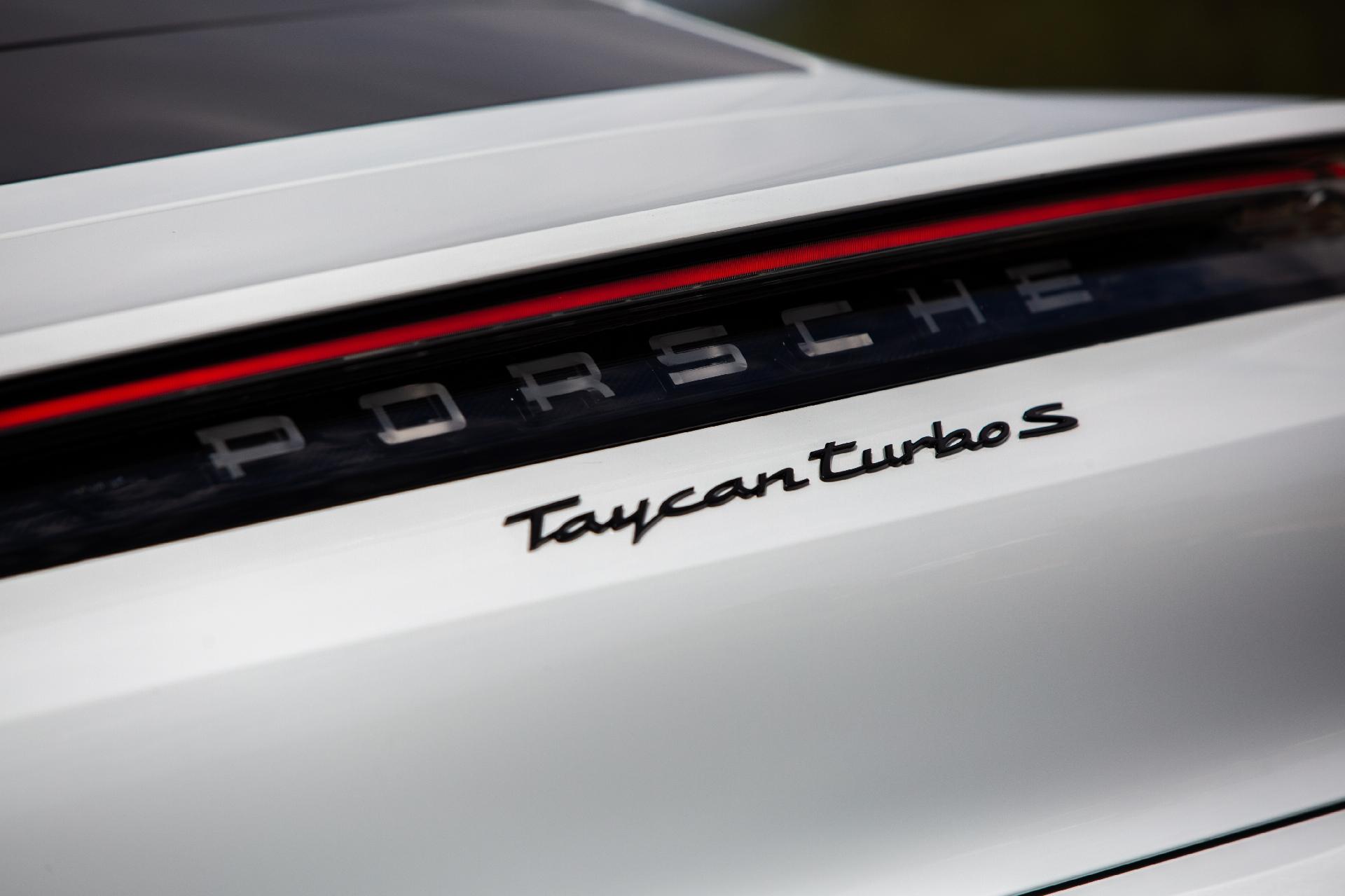 Porsche Taycan Turbo S - Divulgação