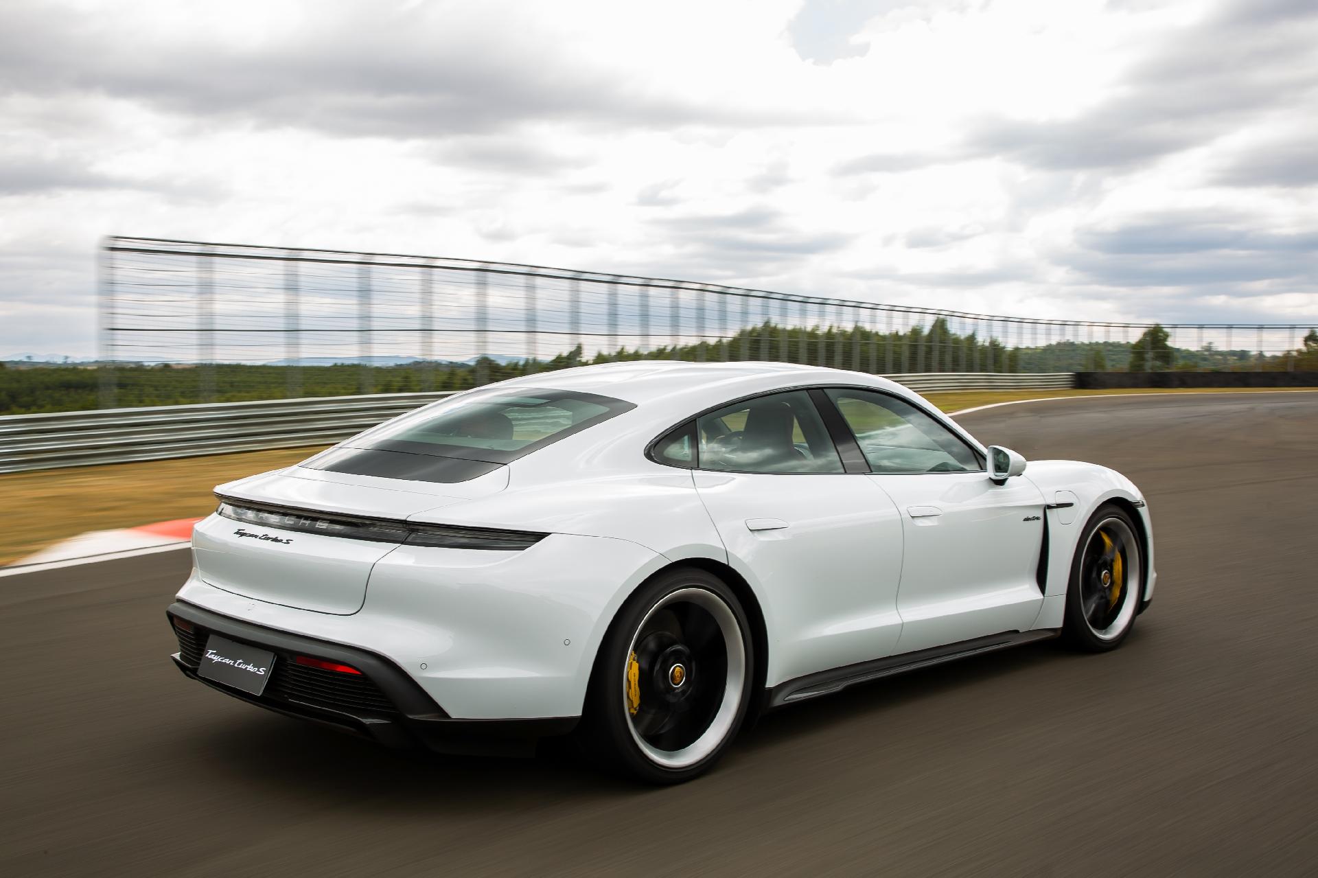 Porsche Taycan Turbo S - Divulgação