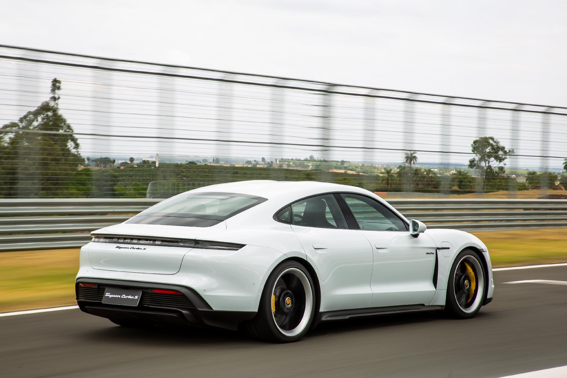 Porsche Taycan Turbo S - Divulgação