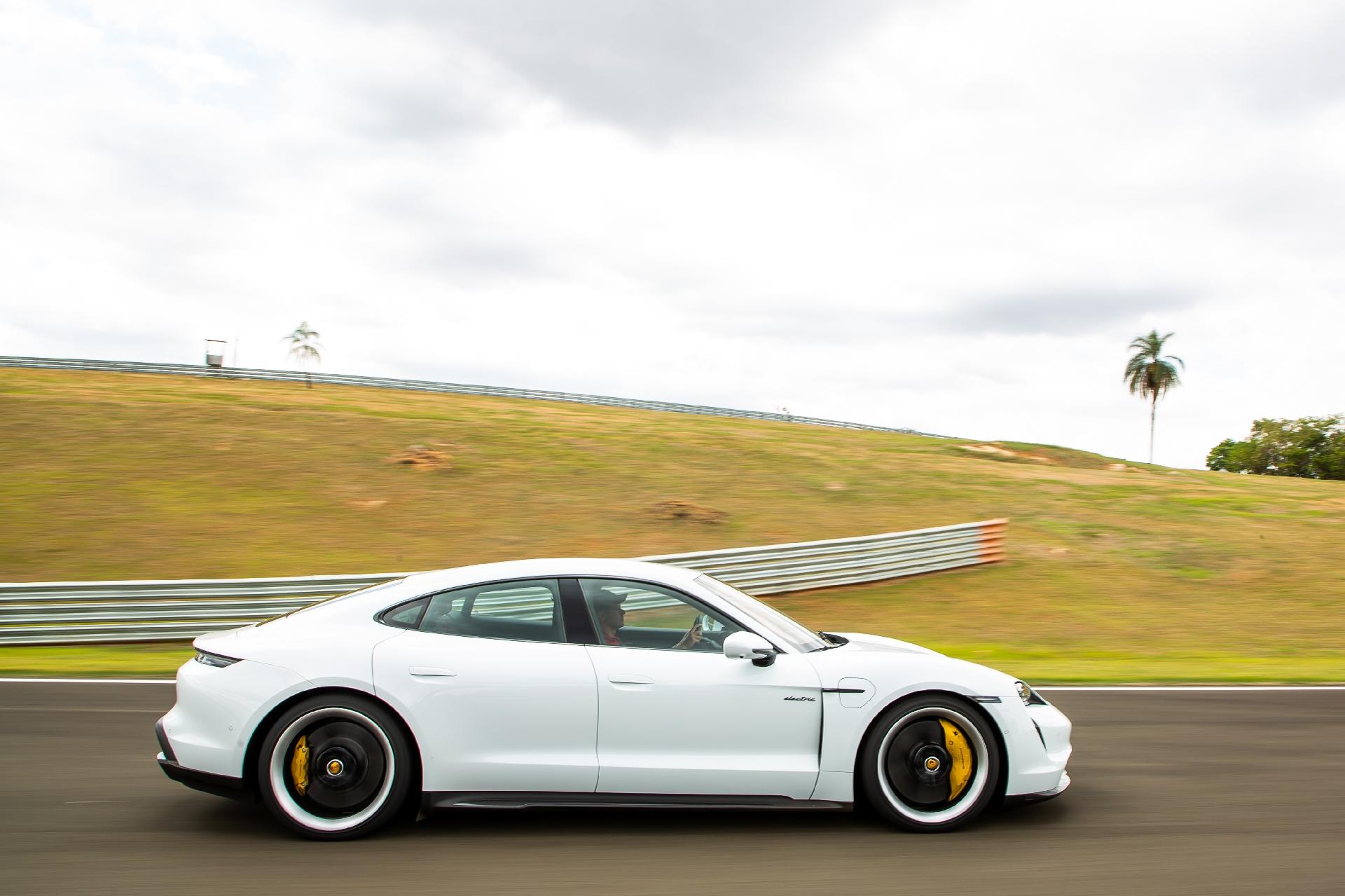 Porsche Taycan Turbo S - Divulgação