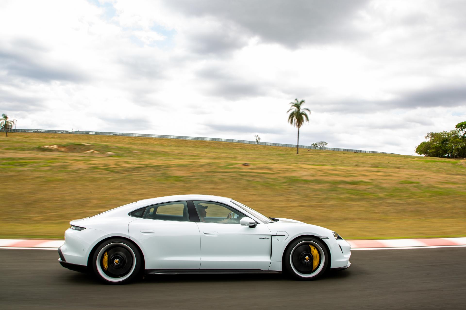 Porsche Taycan Turbo S - Divulgação