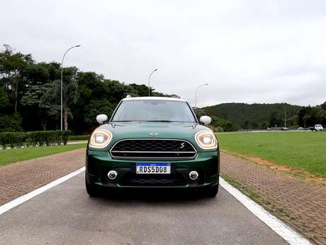 Parte frontal do carro ficou mais bonita e mais tecnológica na segunda geração.