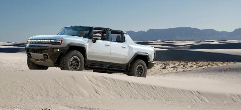 A GMC apresentou o Hummer EV, elétrico e com tecnologia de propulsão que permite capacidade off-road, desempenho on-road e uma experiência de direção envolvente. 