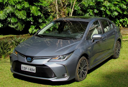 Automotor - Altis Hybrid, o raro do Toyota Corolla