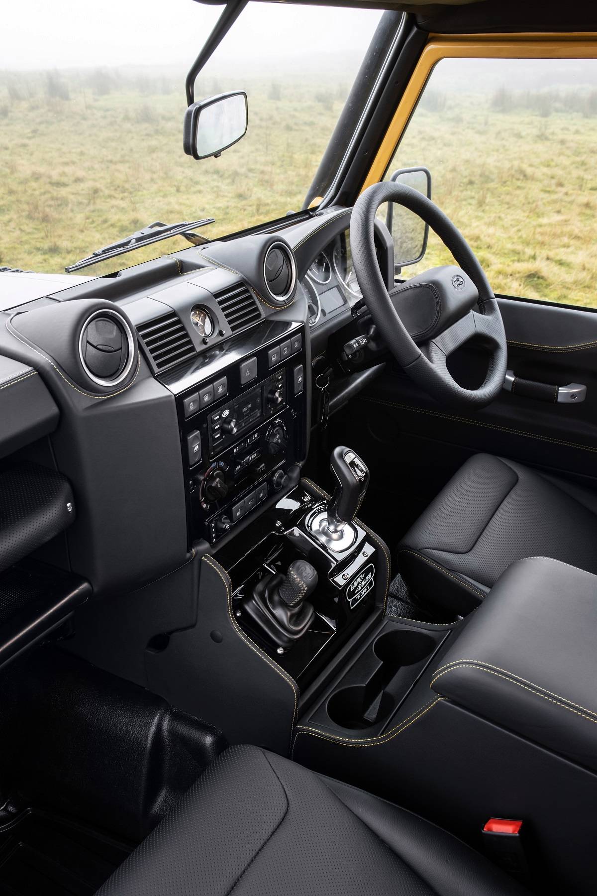 Land Rover Defender Camel Trophy 2021 4