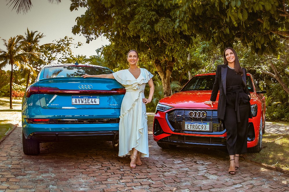 Claudia Leitte e Ivete Sangalo trocam trio por carro elétrico no Carnaval - Jornal CORREIO