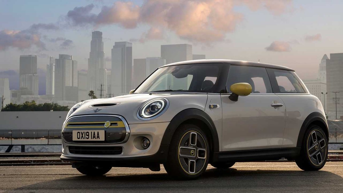 Clssico Mini Cooper se reinventa com modelo eltrico cheio de recursos tecnolgicos