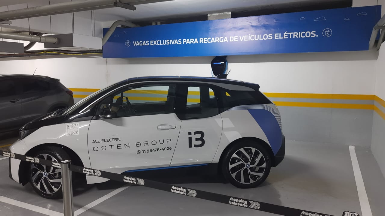 Shopping de Santos ganha estação para recarga de carro elétrico