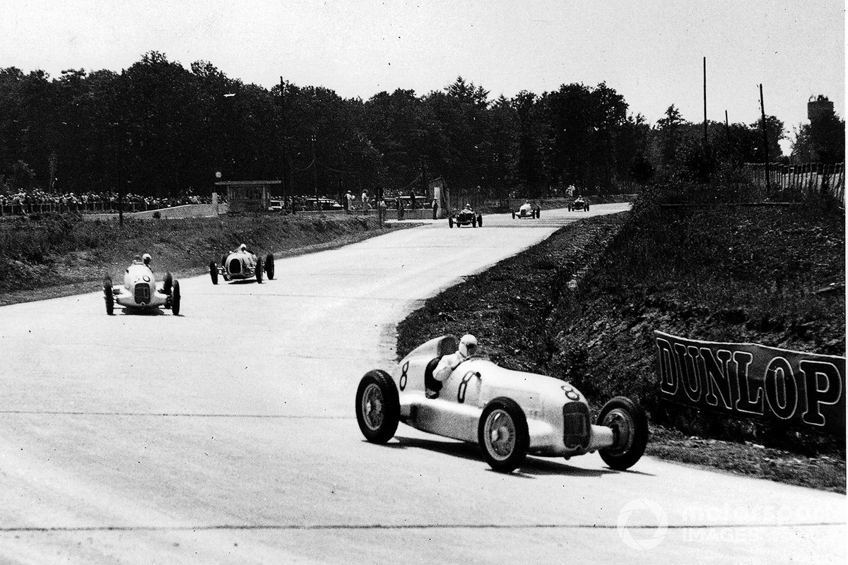 Rudolf Caracciola, Mercedes-Benz W25 leads Luigi Fagioli, Mercedes-Benz W25 and Hans Stuck, Auto Union A-type