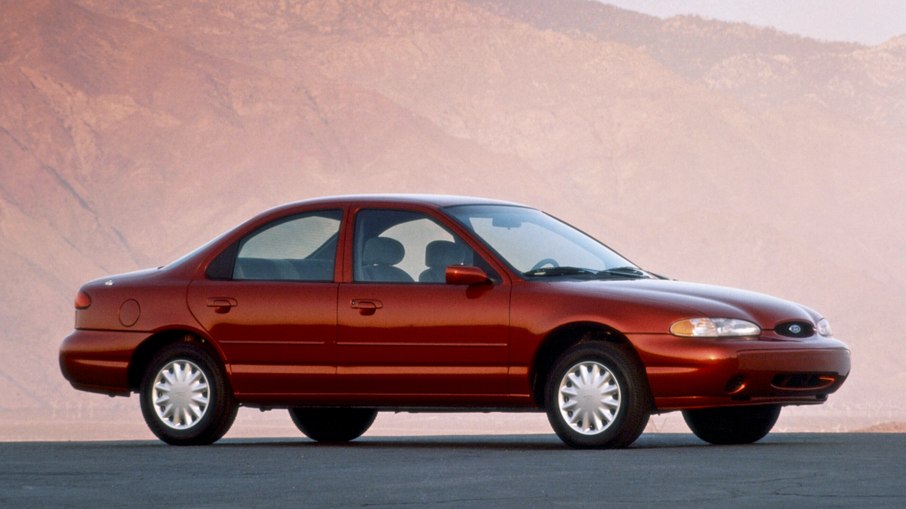 Ford Contour: voltado para o mercado norte-americano, foi fabricado no México  entre meados dos anos 90 e 2000 