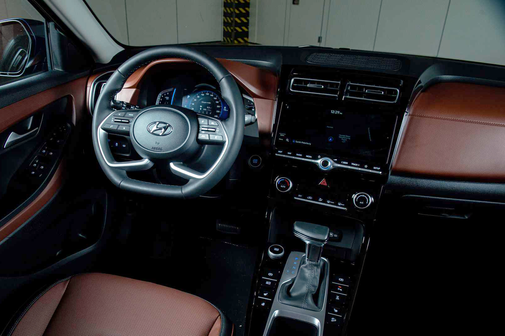 Derivação russa da segunda geração do SUV mantém estilo controverso, mas um pouco mais limpo. E é assim que o nosso SUV ficará