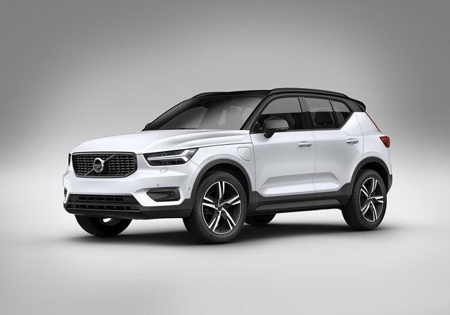 Volvo XC40 Recharge T5 TwEn: potência 262 cv, autonomia em modo elétrico 45 a 55 km, consumo combinado 2.1 litros/100km, emissão CO2 47 a 57 g/km, preço-base € 47 080.