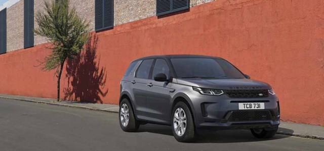 Land Rover Discovery Sport P300e: potência 309 cv, autonomia em modo elétrico 64 km, consumo combinado 2.0 litros/100km, emissão CO2 44 g/km, preço-base € 57 016.