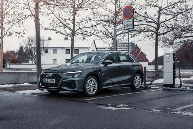 Audi A3 Sportback TFSIe2: potência 204 cv, autonomia em modo elétrico 78 km, consumo combinado 1.5 litros/100km, emissão CO2 34 g/km, preço-base € 38 320.