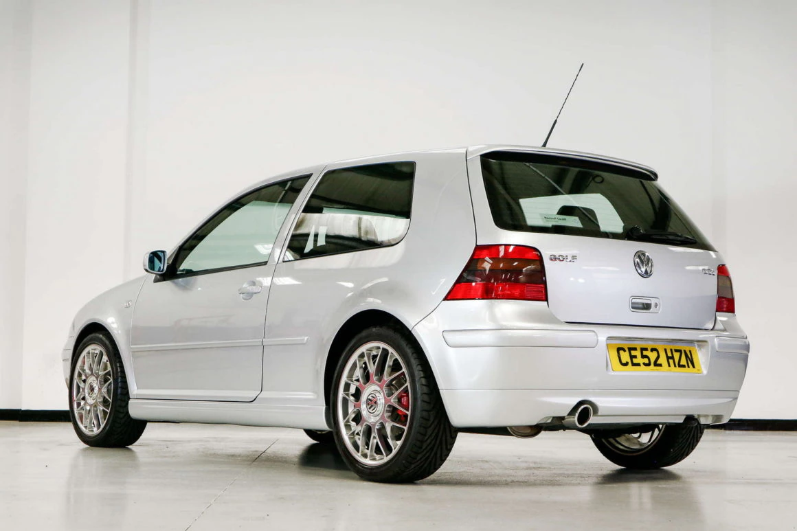 Volkswagen Golf GTI 2002 vai a leilão com apenas 13 km rodados