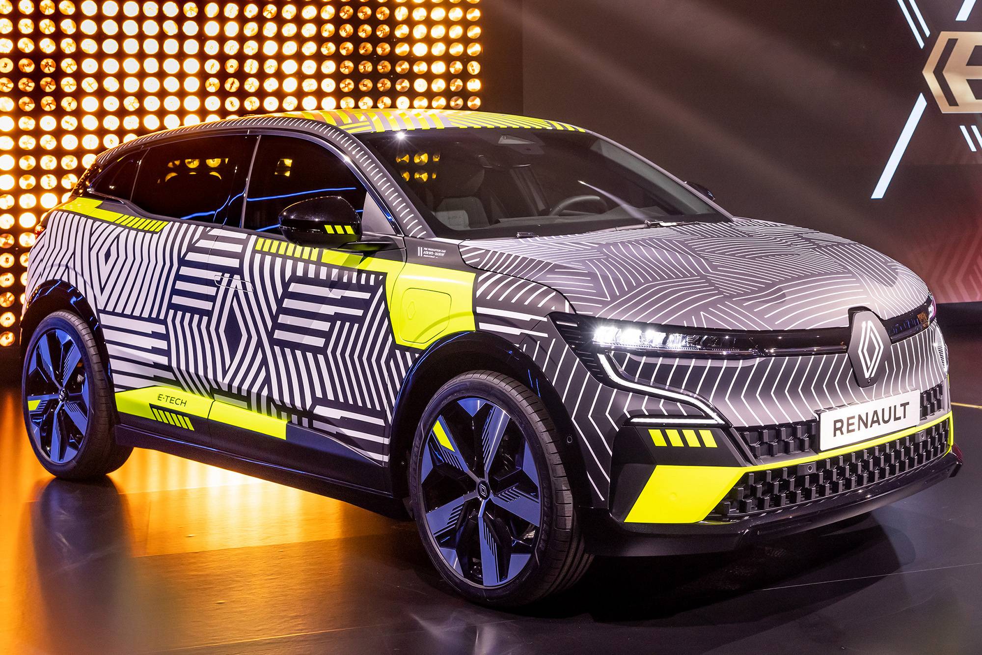 Novo Mégane é um dos pioneiros da nova fase elétrica da Renault, que chegará depois ao Brasil