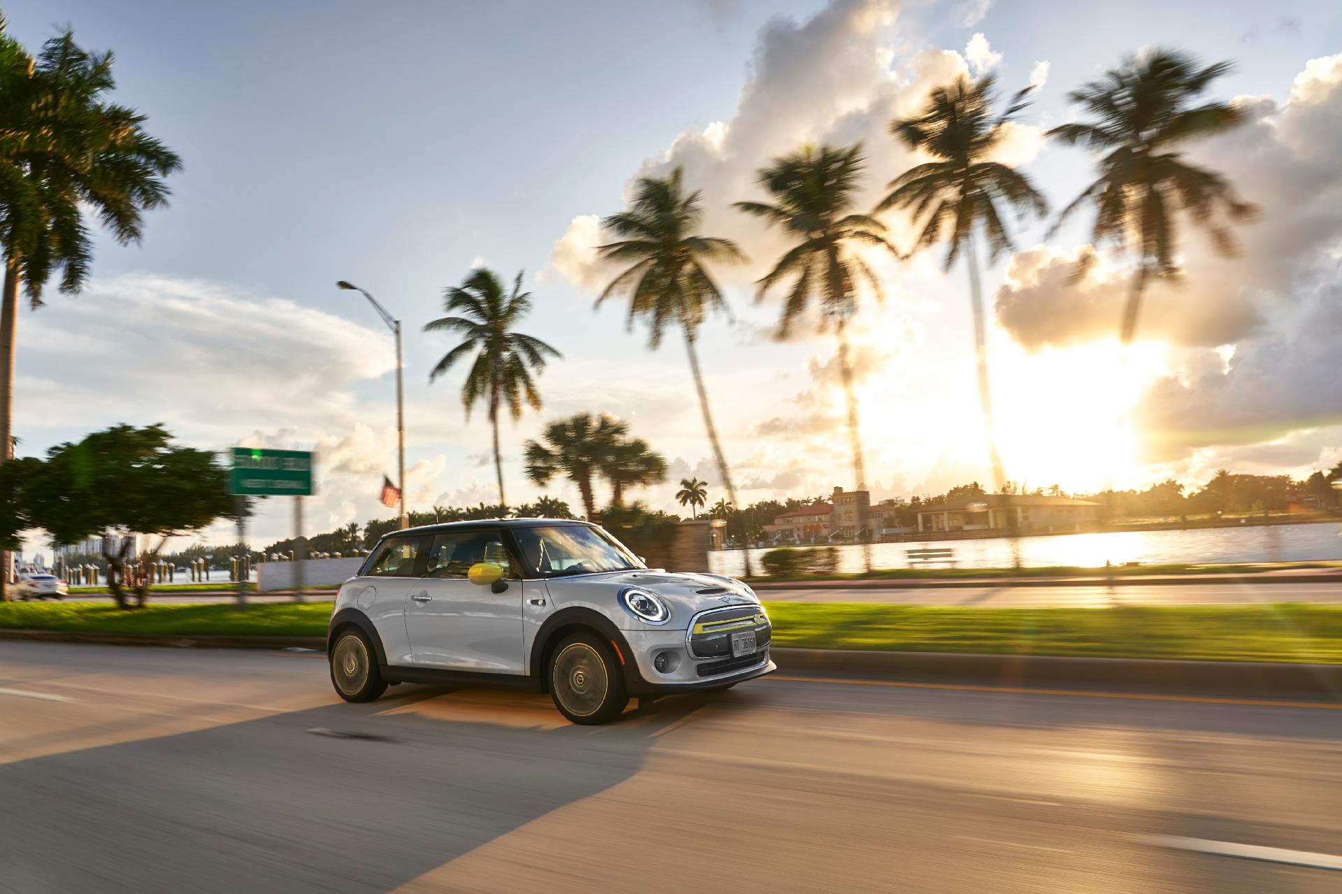 Mini Cooper SE - Divulgação