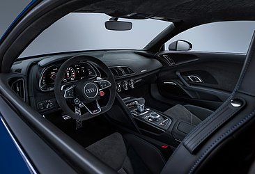 A cabine do Audi R8, que tem motor traseiro