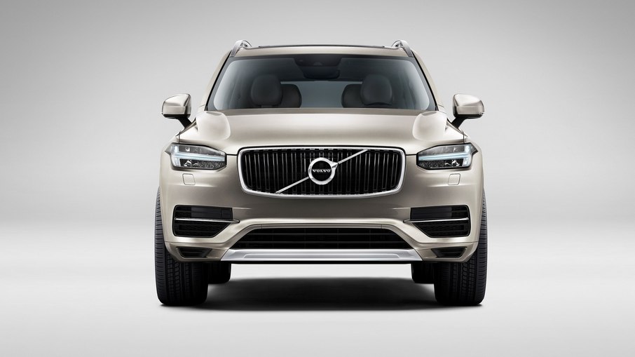 Volvo XC90: os faróis ostentam o 'martelo de Thor' no padrão dos LEDs