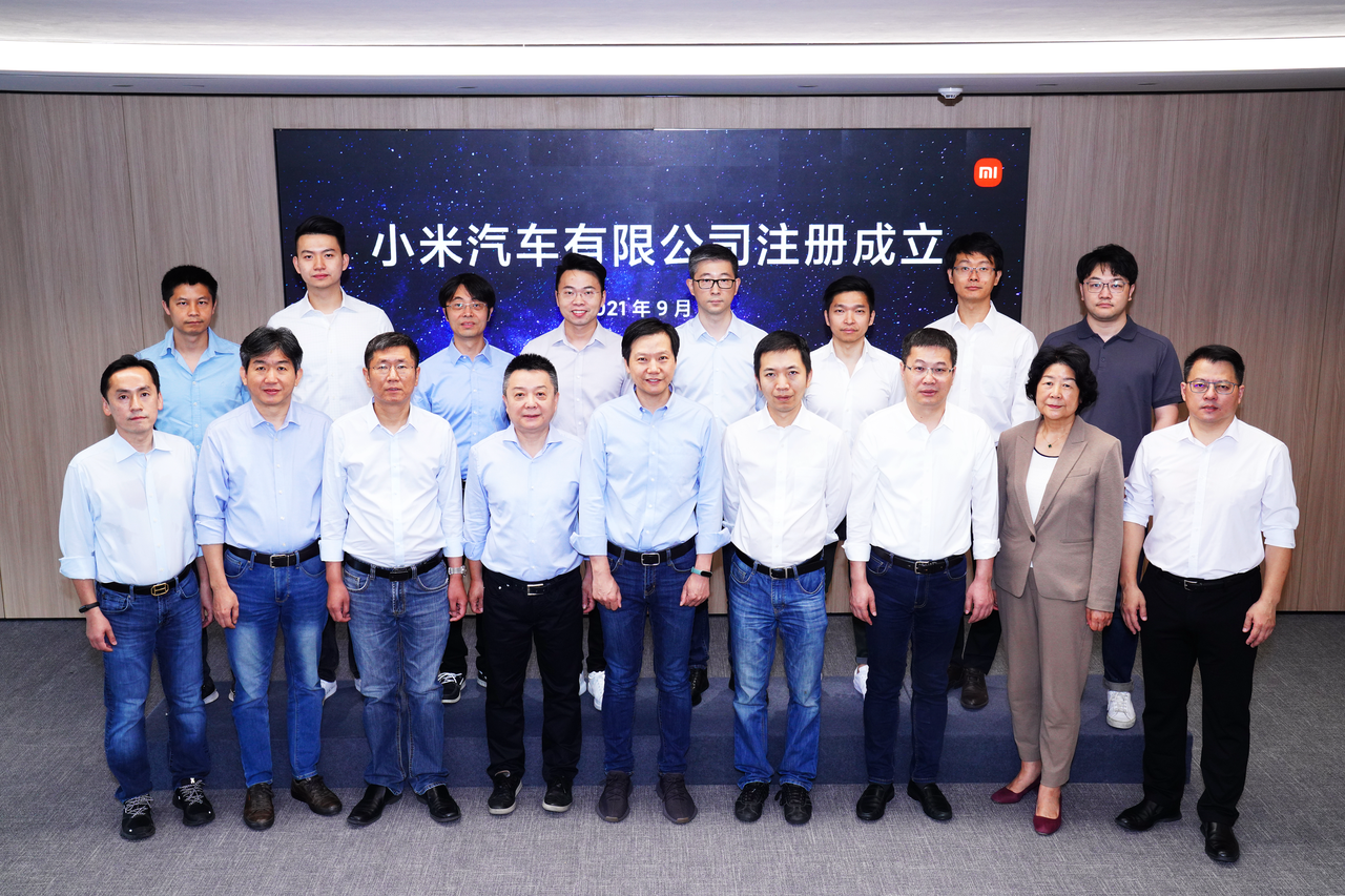  Lei Jun e a equipe da Xiaomi EV
