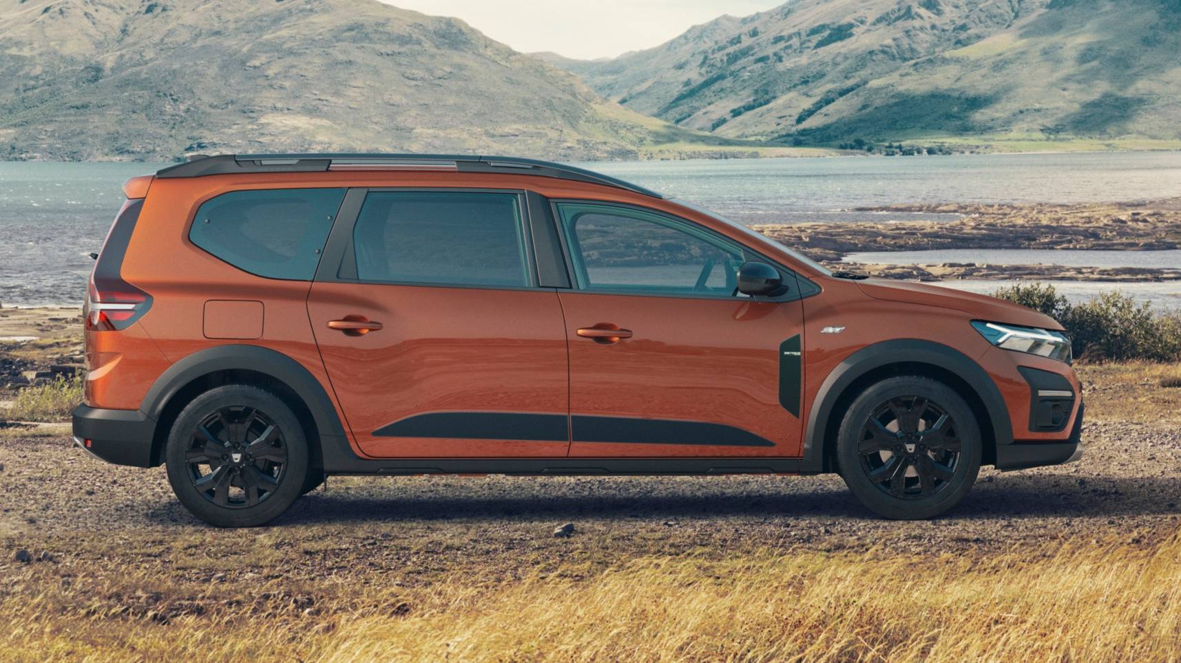 Dacia Jogger laranja vista de lado