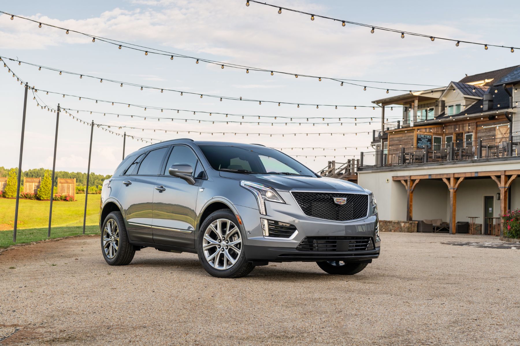 cadillac xt5 sport orata frente parado