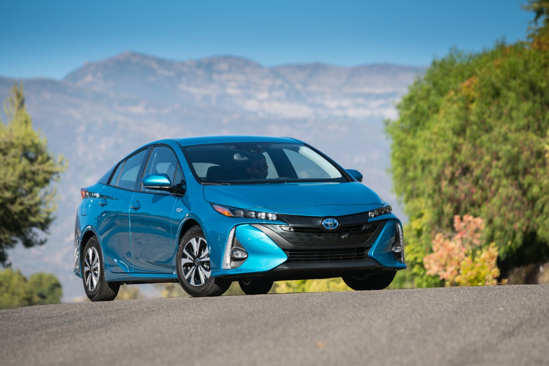 toyota prius prime azul frente parado