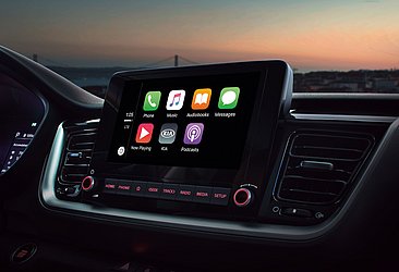 A central multimídia é bastante intuitiva e compatível com CarPlay e Android Auto