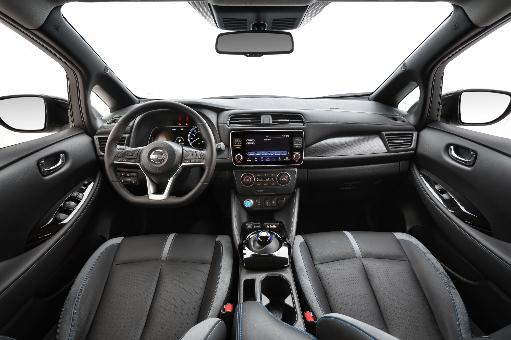 No geral, interior não difere muito dos demais Nissan