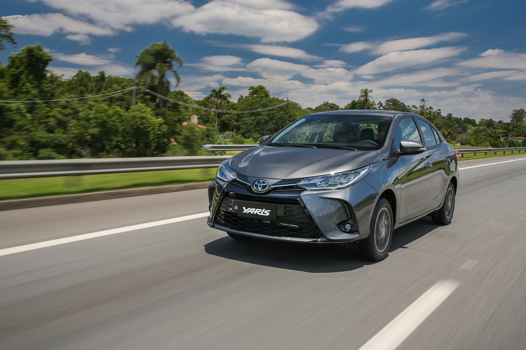 toyota yaris sedan 2023 cinza de frente