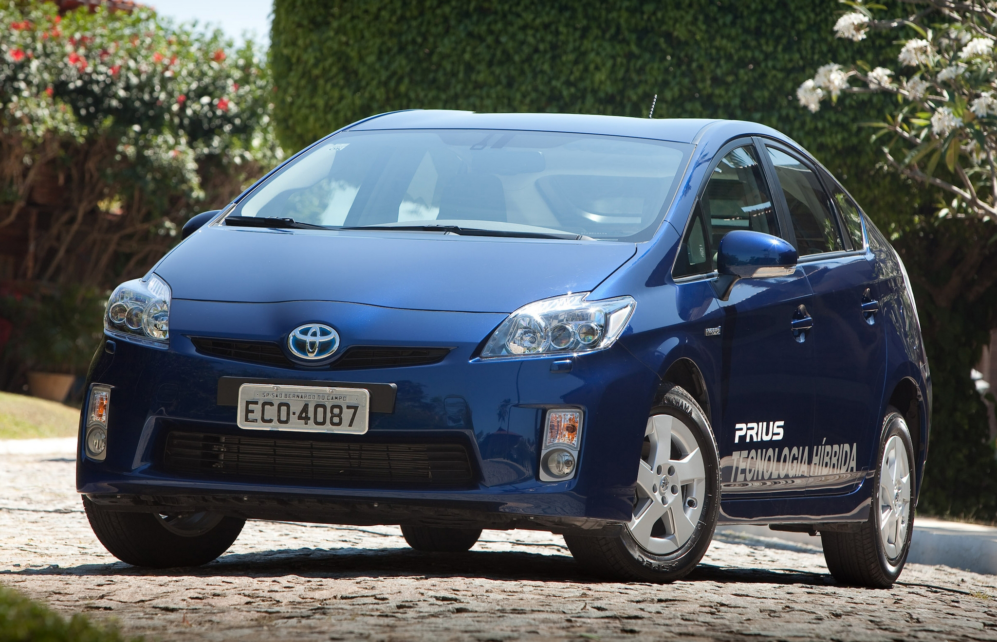 toyota prius plug in hybrid 23