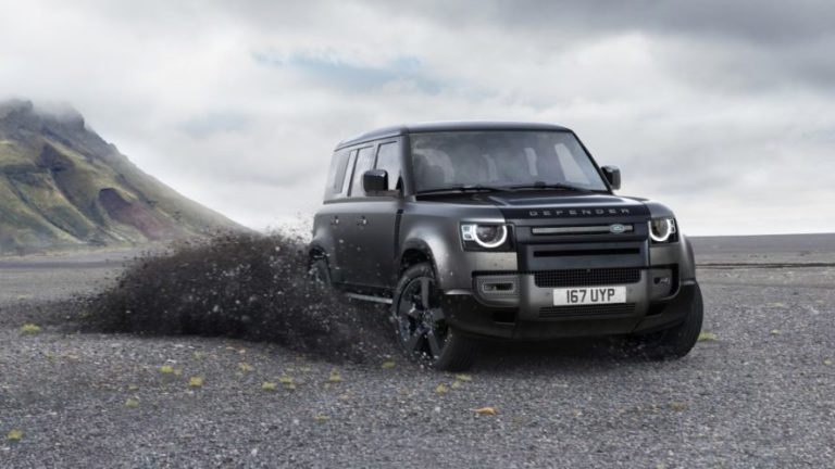 Nova versão do Defender já está disponível nas concessionárias Land Rover no Brasil.