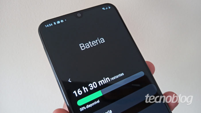 Porcentagem de bateria em celular Galaxy M31 (imagem: Darlan Helder/Tecnoblog)