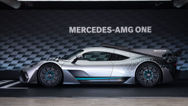 O Mercedes AMG-ONE tem sua velocidade máxima limitada a 352 km/h