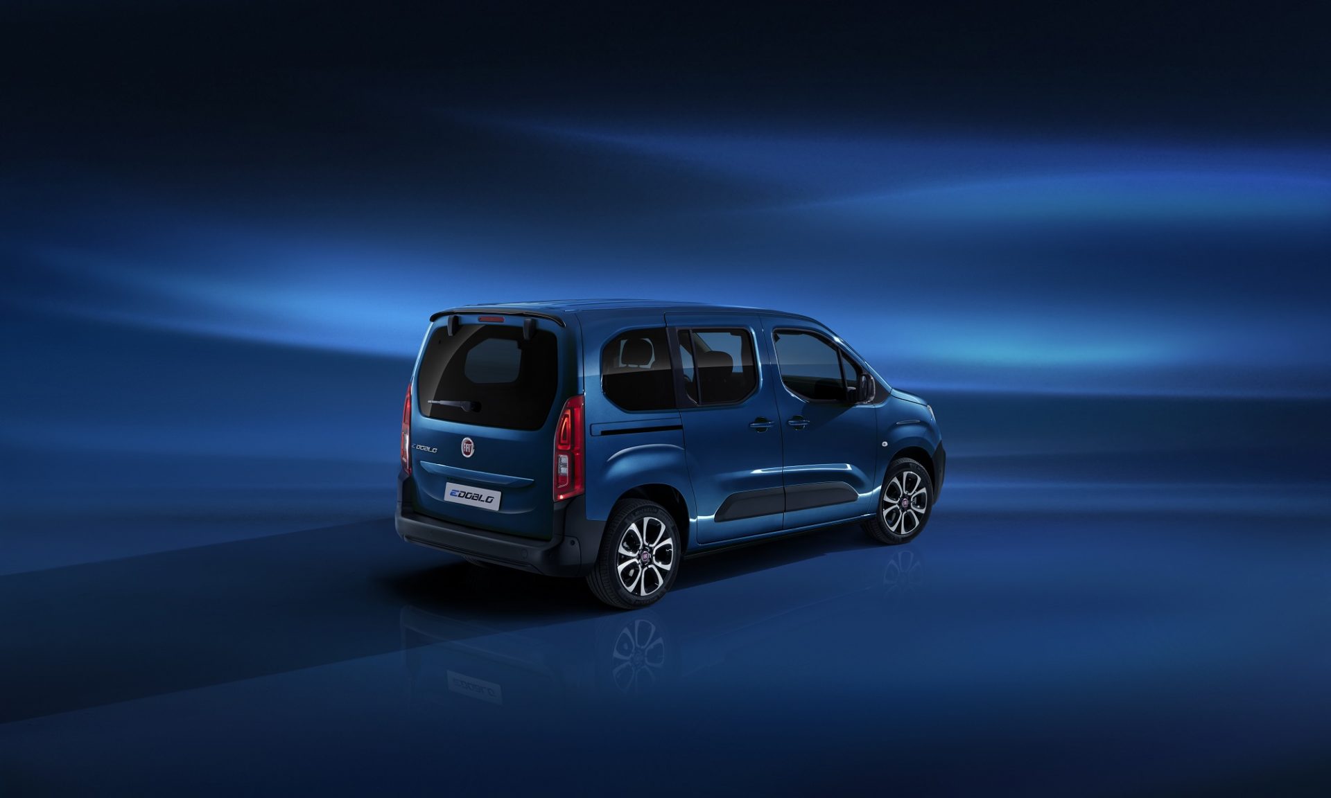 doblo azul traseira lado