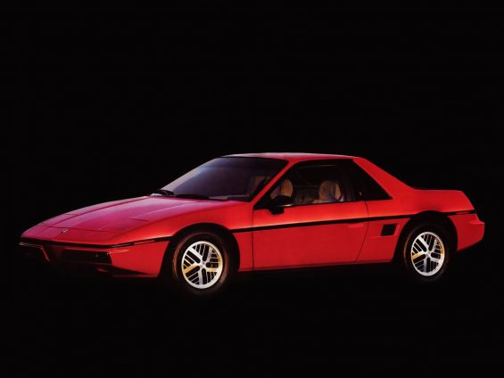 pontiac fiero vermelho lateral