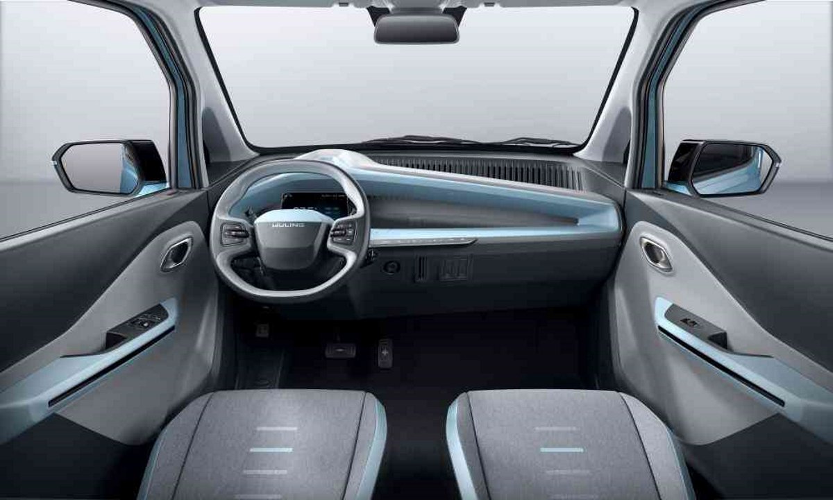 Interior do Wuling NanoEV, um subcompacto elétrico.