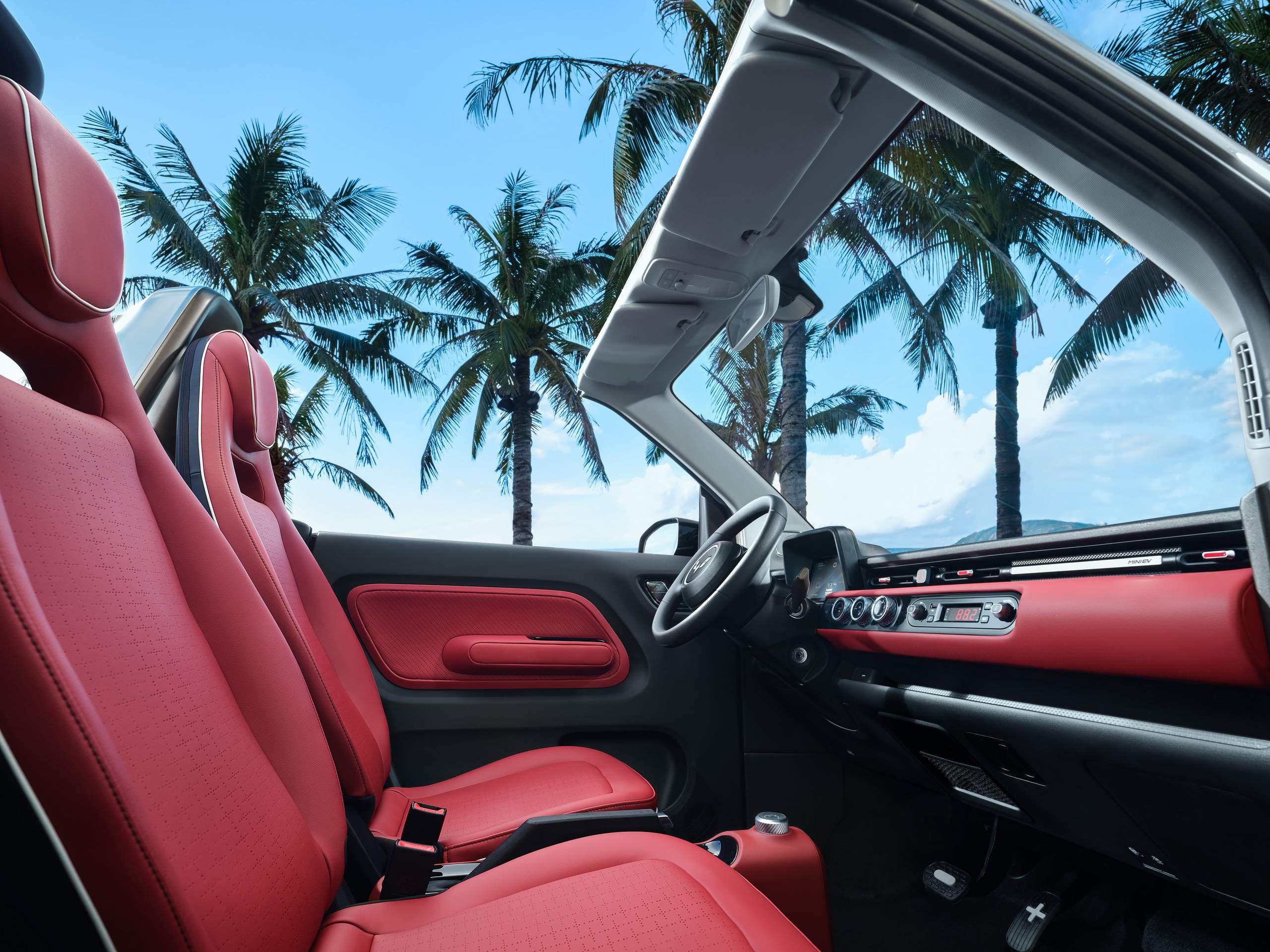 Interior e painel do Wuling Mini EV Cabrio.