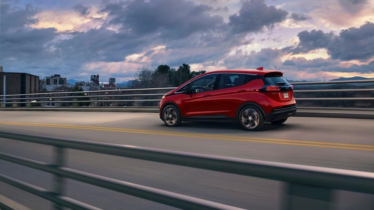 Chevrolet Bolt EV 2023 dinâmica - Divulgação - Divulgação