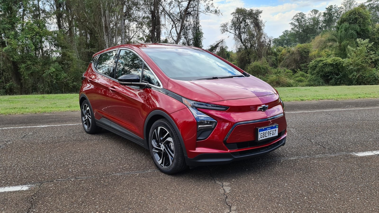 chevrolet bolt ev 2023 vermelho frente